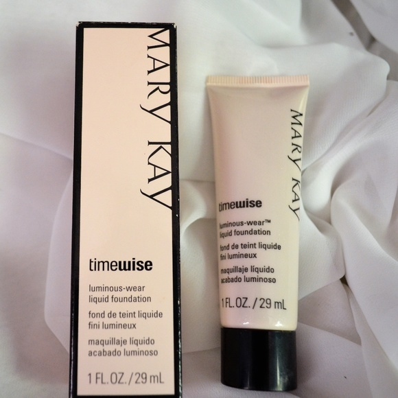 MARY KAY Timewise Luminous-wear Liquid Foundation - Picture 1 of 3